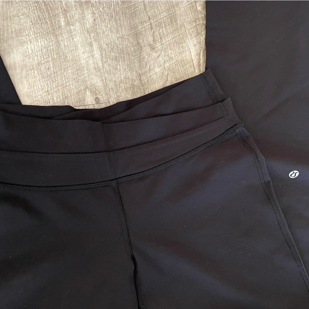 Lululemon Crossover Waist Bootcut leggings Sz 6